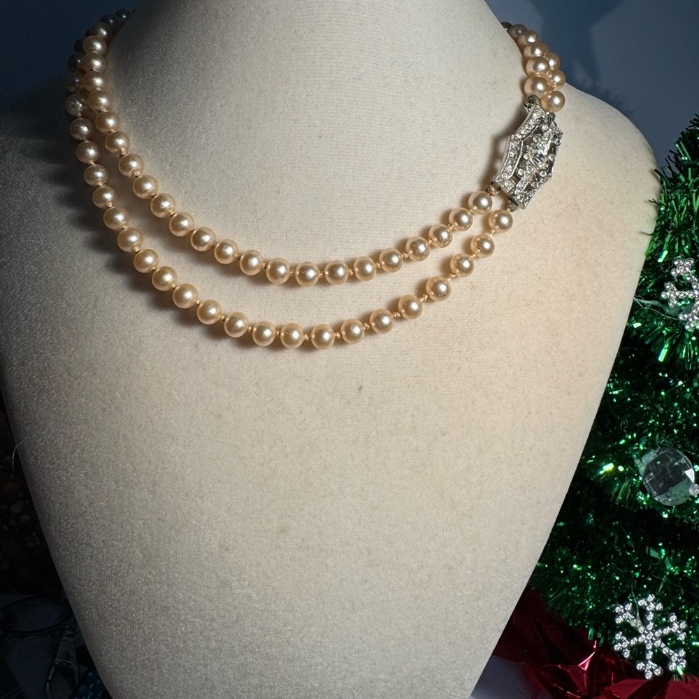 Classic 1920’s Majorica Pearl Necklace.